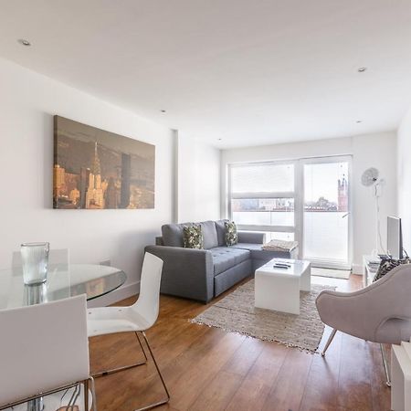Luxury 2-Bed Flat Parking And Close To The Tube Лондон Екстериор снимка
