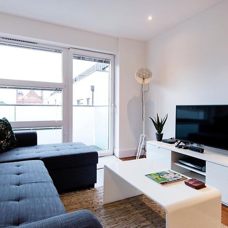 Luxury 2-Bed Flat Parking And Close To The Tube Лондон Екстериор снимка