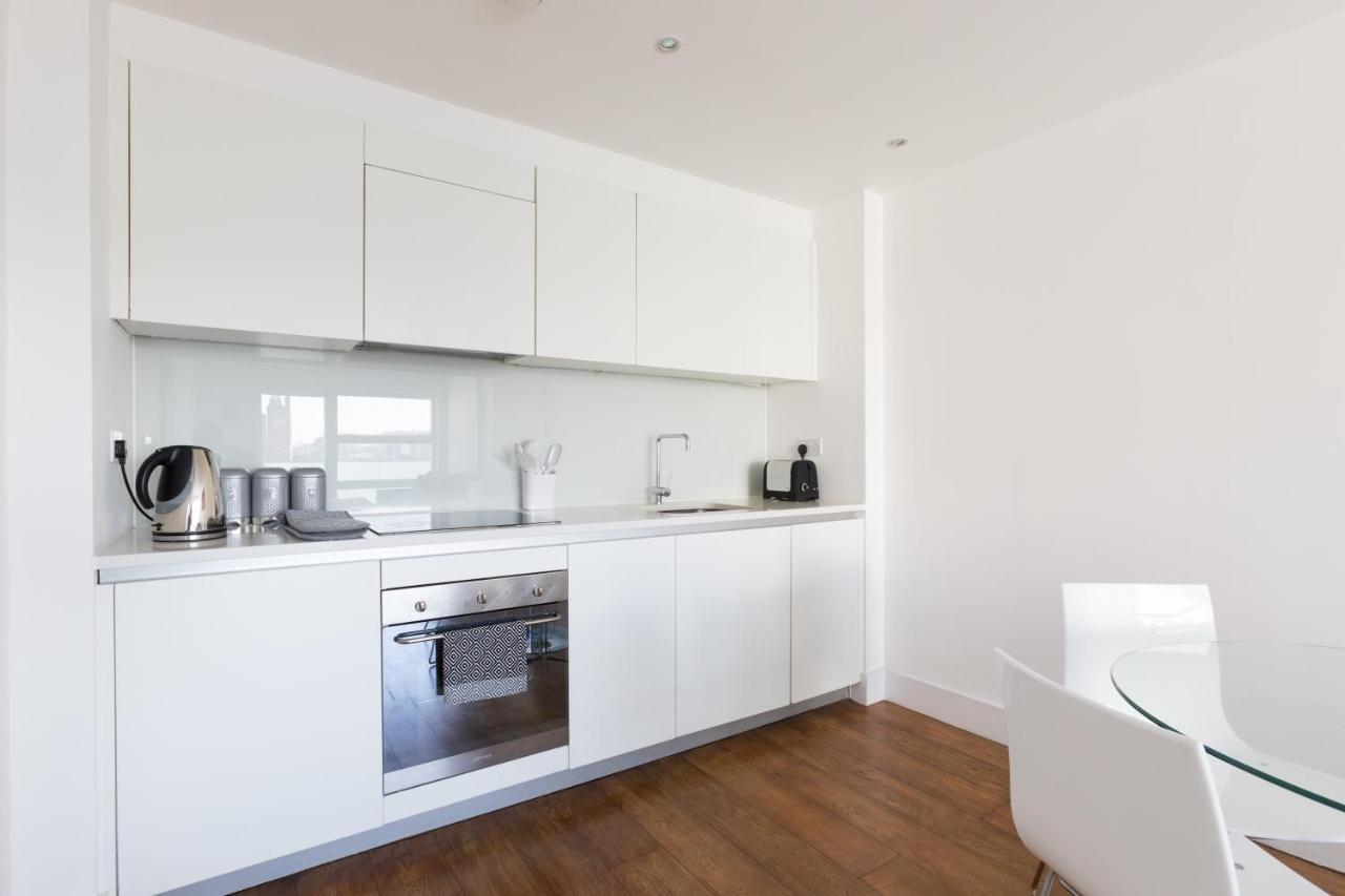 Luxury 2-Bed Flat Parking And Close To The Tube Лондон Екстериор снимка