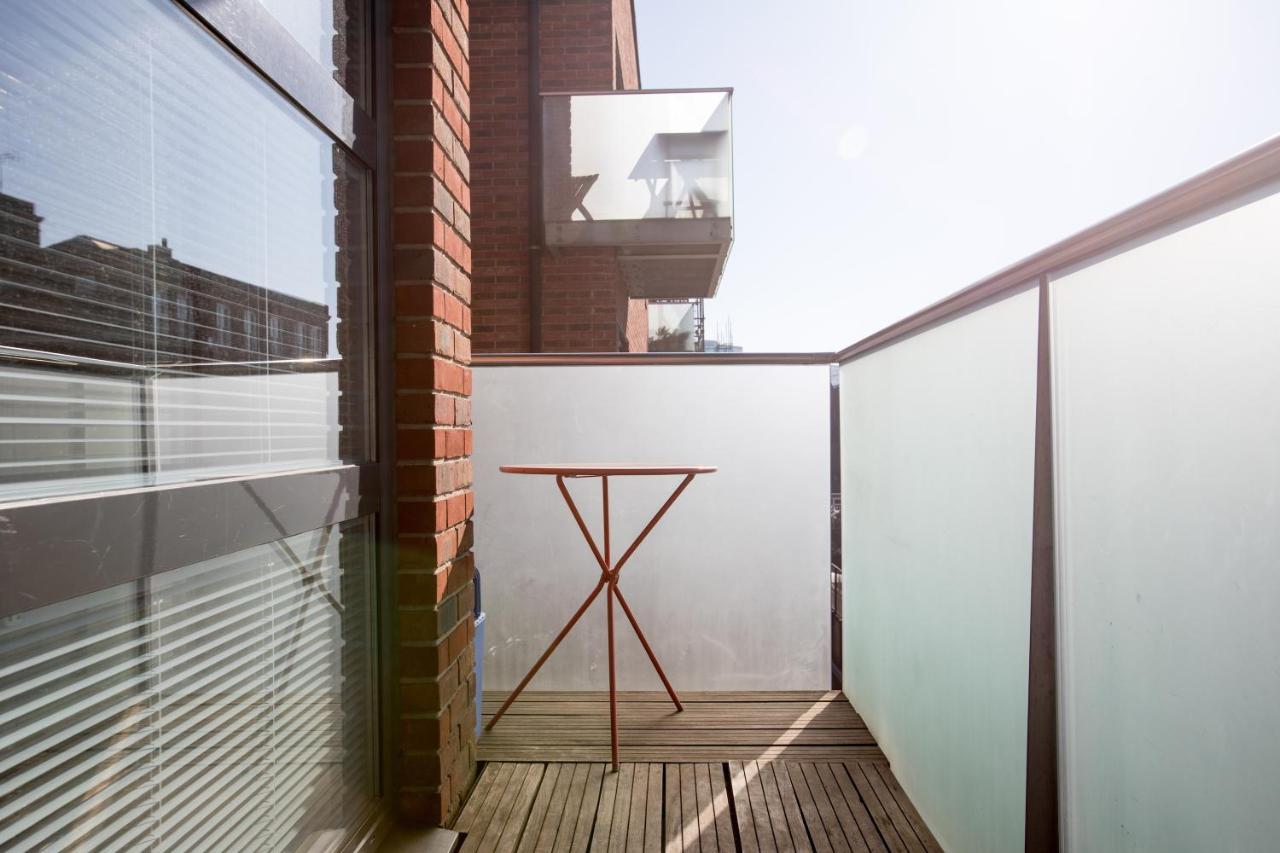 Luxury 2-Bed Flat Parking And Close To The Tube Лондон Екстериор снимка