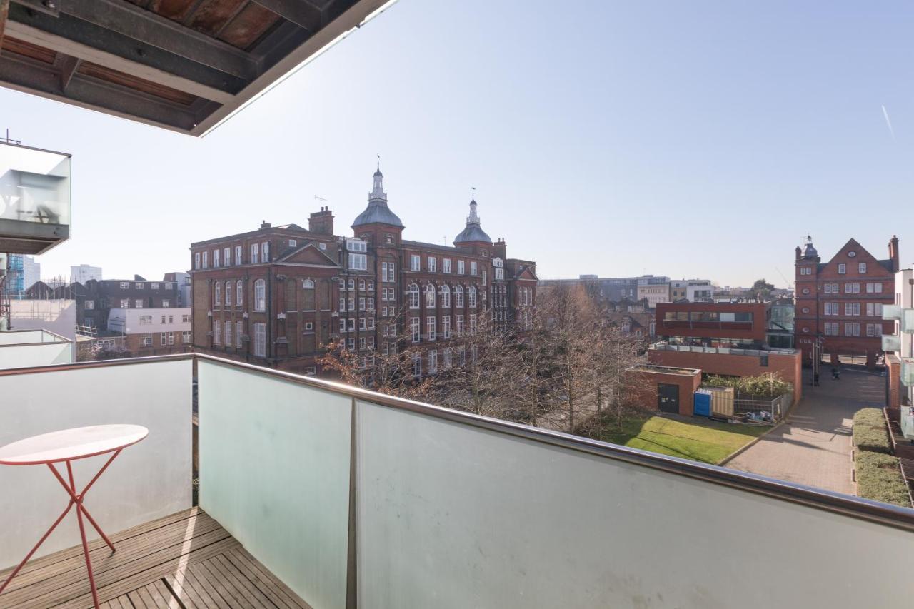 Luxury 2-Bed Flat Parking And Close To The Tube Лондон Екстериор снимка